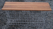 Gabionenbank aus Cumaru-Holz, 115 cm Länge x 50 cm Höhe x 42 cm Tiefe, feuerverzinkt, MW 5 x 10 cm